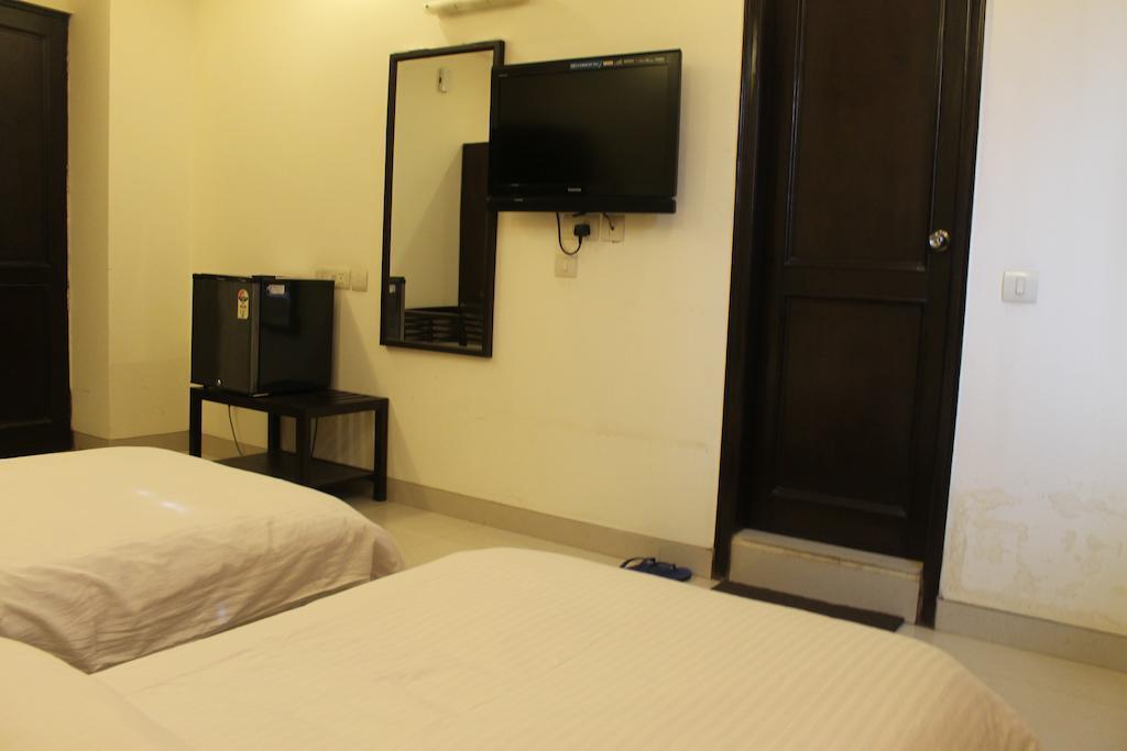 Airport Hotel Jet Inn Suites Nuova Delhi Esterno foto